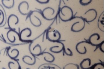 アンティーク雑貨　和製アンティーク　小振り　唐草と寿文様が描かれた珍しい図柄の火鉢(手あぶり)