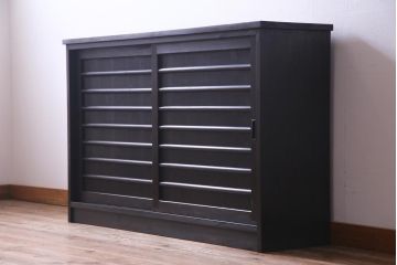 ラフジュ工房オリジナル　上品な趣きの建具をリメイクした収納棚(戸棚、サイドボード)