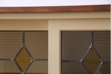 ラフジュ工房オリジナル　古建具リメイク　ステンドグラスがおしゃれな戸棚(収納棚、サイドボード)(1)