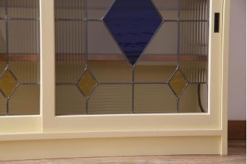 ラフジュ工房オリジナル　古建具リメイク　ステンドグラスがおしゃれな戸棚(収納棚、サイドボード)(1)