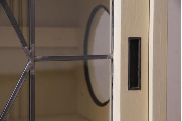 ラフジュ工房オリジナル　古建具リメイク　ノスタルジックなステンドグラス入り戸棚(収納棚、サイドボード)(1)