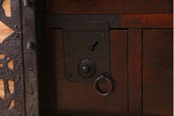 アンティーク家具　古民具　明治期　前面桐材　ローボードとしても使える風格のある佇まいの佐渡箪笥(八幡箪笥、桐箪笥、桐たんす)