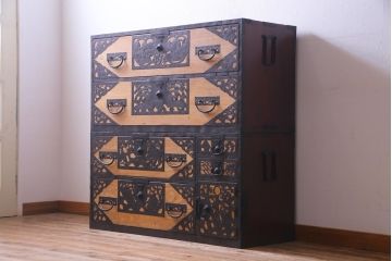 アンティーク家具　古民具　明治期　前面桐材　ローボードとしても使える風格のある佇まいの佐渡箪笥(八幡箪笥、桐箪笥、桐たんす)
