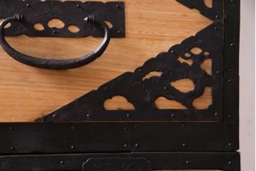 アンティーク家具　古民具　明治期　前面桐材　ローボードとしても使える風格のある佇まいの佐渡箪笥(八幡箪笥、桐箪笥、桐たんす)