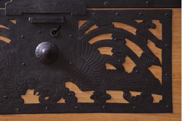 アンティーク家具　古民具　明治期　前面桐材　ローボードとしても使える風格のある佇まいの佐渡箪笥(八幡箪笥、桐箪笥、桐たんす)