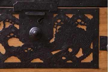 アンティーク家具　古民具　明治期　前面桐材　ローボードとしても使える風格のある佇まいの佐渡箪笥(八幡箪笥、桐箪笥、桐たんす)