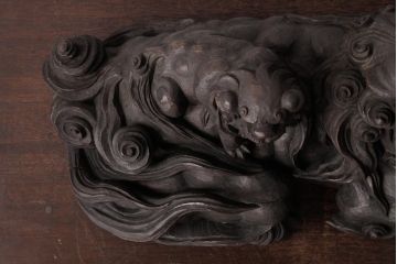 アンティーク雑貨　和製アンティーク　縁起物　総ケヤキ材　木彫りの玉獅子(置き物)