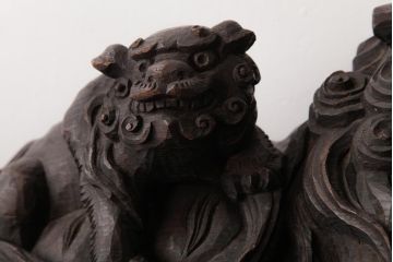 アンティーク雑貨　和製アンティーク　縁起物　総ケヤキ材　木彫りの玉獅子(置き物)