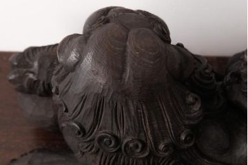 アンティーク雑貨　和製アンティーク　縁起物　総ケヤキ材　木彫りの玉獅子(置き物)