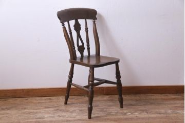 アンティーク家具　イギリスアンティーク　ニレ材・ビーチ材　クラシカルなデザインが品格漂うチェア(ダイニングチェア、板座チェア)