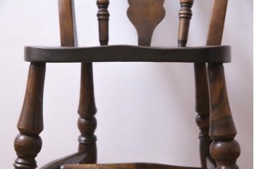 アンティーク家具　イギリスアンティーク　ニレ材・ビーチ材　クラシカルなデザインが品格漂うチェア(ダイニングチェア、板座チェア)