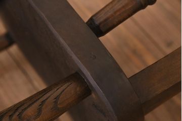 アンティーク家具　イギリスアンティーク　ニレ材・ビーチ材　クラシカルなデザインが品格漂うチェア(ダイニングチェア、板座チェア)