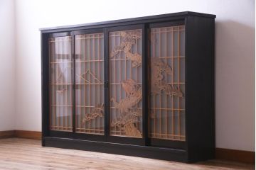 ラフジュ工房オリジナル　書院戸リメイク　松・鷹の図柄が迫力のあるガラス戸棚(収納棚、サイドボード)