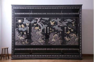 中古　最高級品　豪華絢爛な装飾が存在感を放つ螺鈿細工のワードローブ(衣装ダンス、収納棚)(定価約300万円)