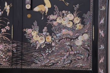 中古　最高級品　豪華絢爛な装飾が存在感を放つ螺鈿細工のワードローブ(衣装ダンス、収納棚)(定価約300万円)