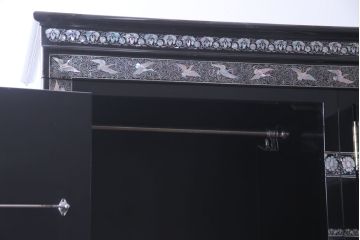 中古　最高級品　豪華絢爛な装飾が存在感を放つ螺鈿細工のワードローブ(衣装ダンス、収納棚)(定価約300万円)