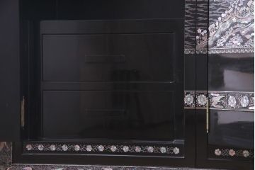 中古　最高級品　豪華絢爛な装飾が存在感を放つ螺鈿細工のワードローブ(衣装ダンス、収納棚)(定価約300万円)