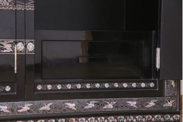 中古　最高級品　豪華絢爛な装飾が存在感を放つ螺鈿細工のワードローブ(衣装ダンス、収納棚)(定価約300万円)
