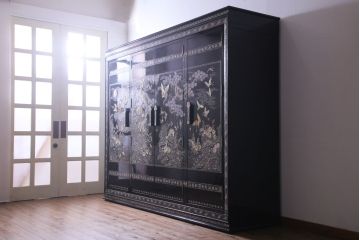 中古　最高級品　豪華絢爛な装飾が存在感を放つ螺鈿細工のワードローブ(衣装ダンス、収納棚)(定価約300万円)