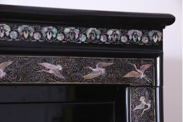 中古　最高級品　豪華絢爛な装飾が存在感を放つ螺鈿細工のワードローブ(衣装ダンス、収納棚)(定価約300万円)