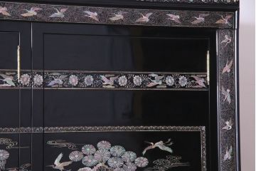 中古　最高級品　豪華絢爛な装飾が存在感を放つ螺鈿細工のワードローブ(衣装ダンス、収納棚)(定価約300万円)
