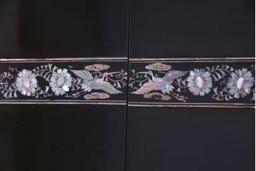 中古　最高級品　豪華絢爛な装飾が存在感を放つ螺鈿細工のワードローブ(衣装ダンス、収納棚)(定価約300万円)