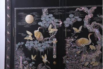 中古　最高級品　豪華絢爛な装飾が存在感を放つ螺鈿細工のワードローブ(衣装ダンス、収納棚)(定価約300万円)