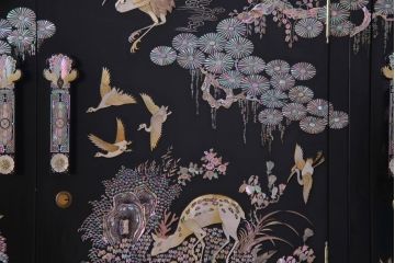 中古　最高級品　豪華絢爛な装飾が存在感を放つ螺鈿細工のワードローブ(衣装ダンス、収納棚)(定価約300万円)