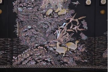 中古　最高級品　豪華絢爛な装飾が存在感を放つ螺鈿細工のワードローブ(衣装ダンス、収納棚)(定価約300万円)