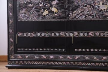 中古　最高級品　豪華絢爛な装飾が存在感を放つ螺鈿細工のワードローブ(衣装ダンス、収納棚)(定価約300万円)