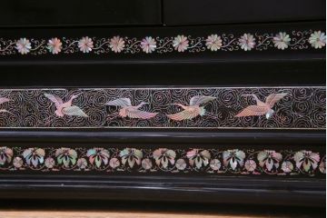 中古　最高級品　豪華絢爛な装飾が存在感を放つ螺鈿細工のワードローブ(衣装ダンス、収納棚)(定価約300万円)