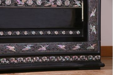 中古　最高級品　豪華絢爛な装飾が存在感を放つ螺鈿細工のワードローブ(衣装ダンス、収納棚)(定価約300万円)