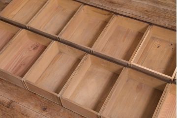 ラフジュ工房オリジナル　リメイク家具　モールガラス入り　古い引き出しを使ったレトロな雰囲気の収納棚(リビングボード、食器棚)