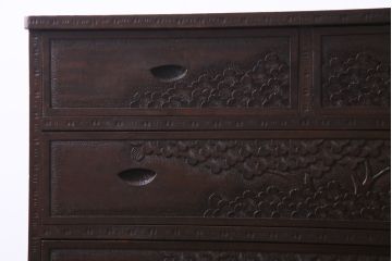 中古美品　伝統工芸　職人技が光る軽井沢彫りのチェスト(衣装箪笥、タンス)