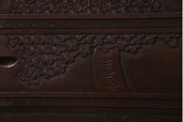 中古美品　伝統工芸　職人技が光る軽井沢彫りのチェスト(衣装箪笥、タンス)