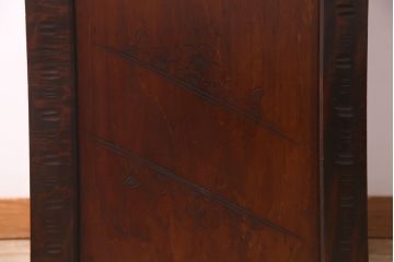 中古美品　伝統工芸　職人技が光る軽井沢彫りのチェスト(衣装箪笥、タンス)