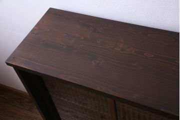 ラフジュ工房オリジナル　リメイク　上品な佇まいが魅力的な書院戸を使ったガラス戸棚(収納棚、サイドボード)