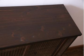 ラフジュ工房オリジナル　リメイク　上品な佇まいが魅力的な書院戸を使ったガラス戸棚(収納棚、サイドボード)
