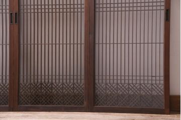 ラフジュ工房オリジナル　リメイク　上品な佇まいが魅力的な書院戸を使ったガラス戸棚(収納棚、サイドボード)
