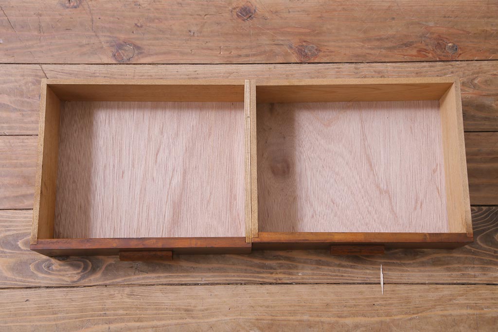 レトロ家具　昭和レトロ　素朴な雰囲気を醸し出す本棚(収納棚、ウッドシェルフ)