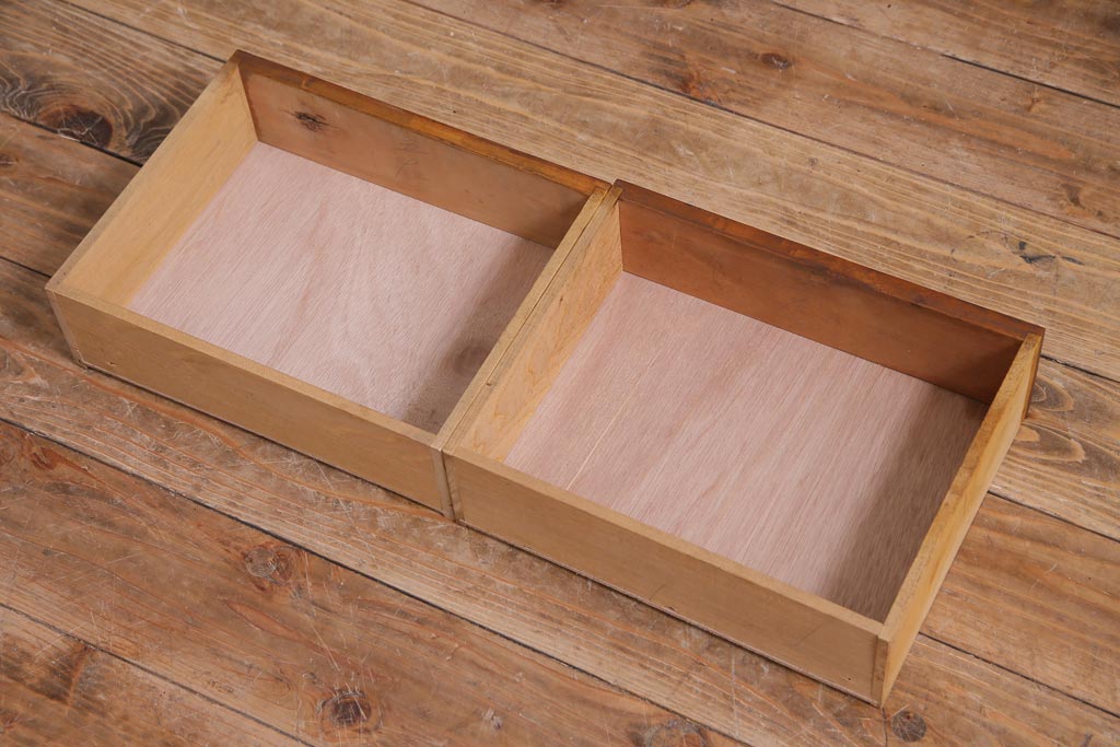 レトロ家具　昭和レトロ　素朴な雰囲気を醸し出す本棚(収納棚、ウッドシェルフ)