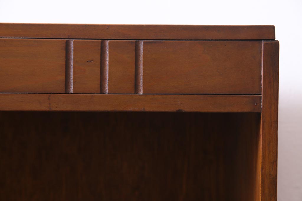 レトロ家具　昭和レトロ　素朴な雰囲気を醸し出す本棚(収納棚、ウッドシェルフ)