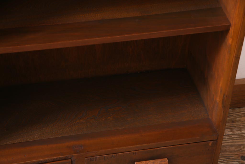 レトロ家具　昭和レトロ　素朴な雰囲気を醸し出す本棚(収納棚、ウッドシェルフ)