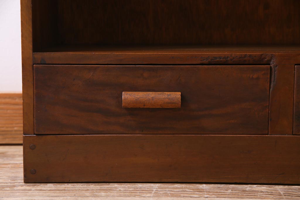 レトロ家具　昭和レトロ　素朴な雰囲気を醸し出す本棚(収納棚、ウッドシェルフ)