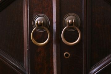 中古　松本民芸家具　衣装盆と取り替えられる棚板付きG型和タンス(チェスト、収納棚、着物箪笥)(定価約67万円)