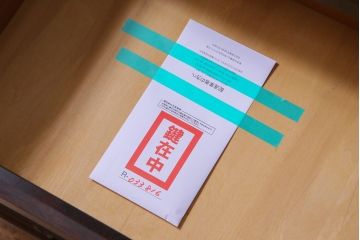中古　松本民芸家具　衣装盆と取り替えられる棚板付きG型和タンス(チェスト、収納棚、着物箪笥)(定価約67万円)