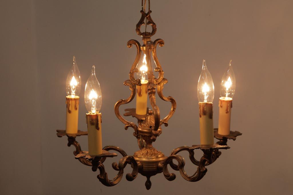 フランスビンテージ　シックな趣きのキャンドル型シャンデリア(5灯、天井照明、吊り下げ照明)