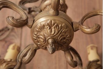 フランスビンテージ　シックな趣きのキャンドル型シャンデリア(5灯、天井照明、吊り下げ照明)