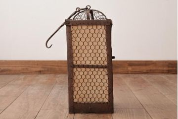 古民具・骨董　江戸期　情緒あふれる鉄製蔵行灯(金網吊り灯篭)