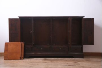 中古　北海道民芸家具　#138　落ち着いた色味のクラシカルなサイドボード(収納棚、戸棚)(1)